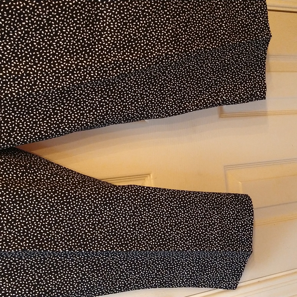 Croft & Barrow- Women's Capri Pants- Classic Fit-Black & White Stretch Size 12 - Picture 2 of 7